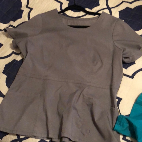 Jaanuu Tops - Jaanuu scrub tops size (L)